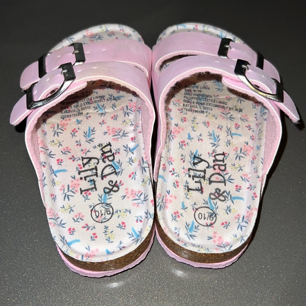 Lily & Dan sandals size 9/10 gently used but does have some marks on straps - Picture 3 of 4